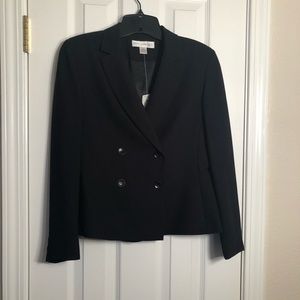 Petite sophisticate black lined suit jacket